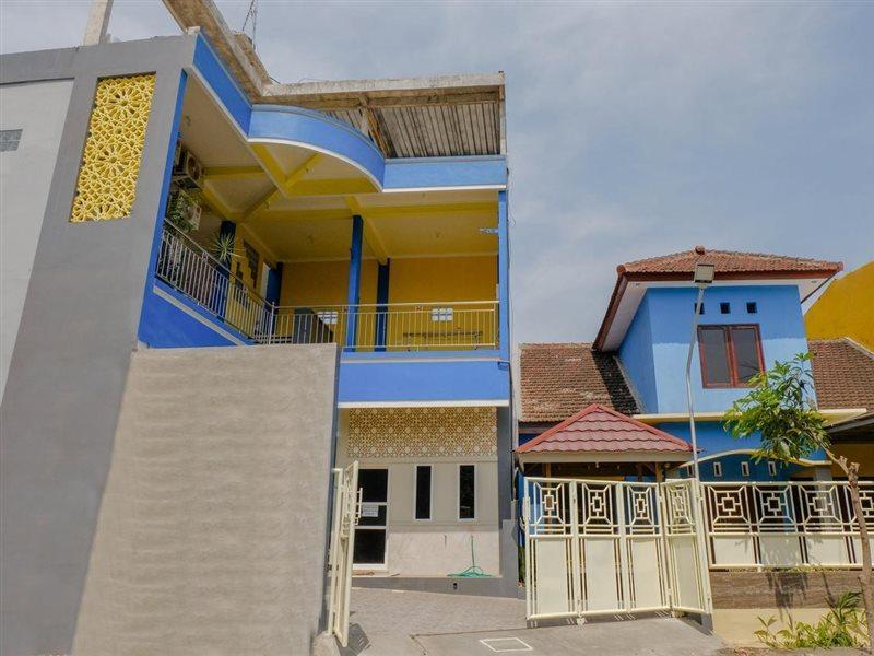 Oyo 1979 Alif Family Residence Malang Exteriér fotografie